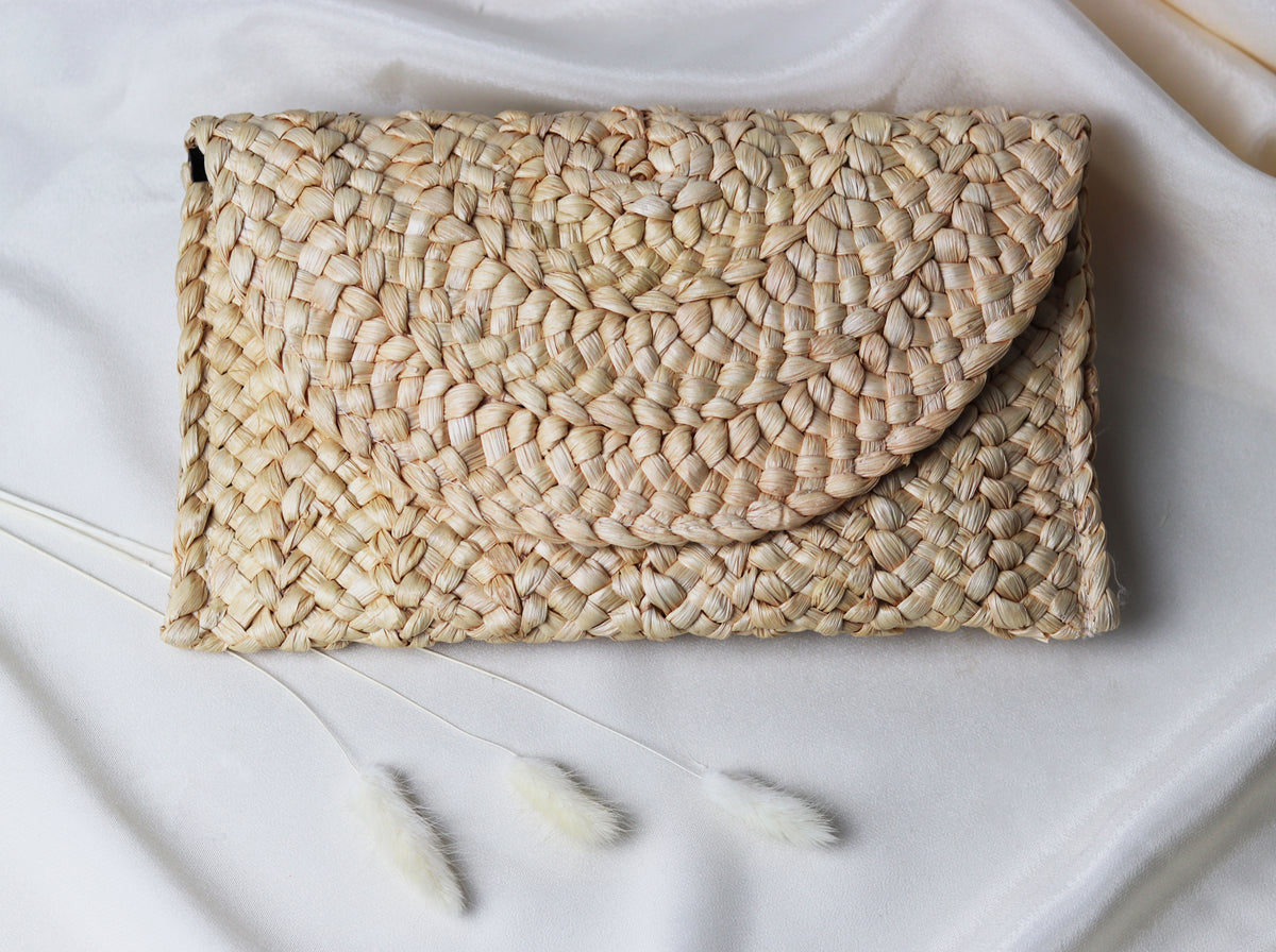 Woven straw clutch discount bag